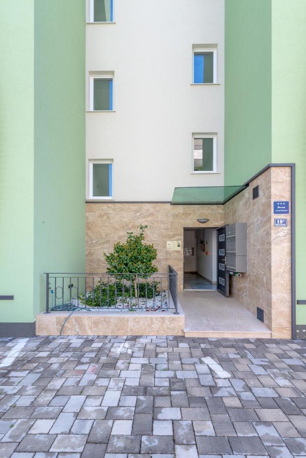 Searenity Apartment Split Bagian luar foto